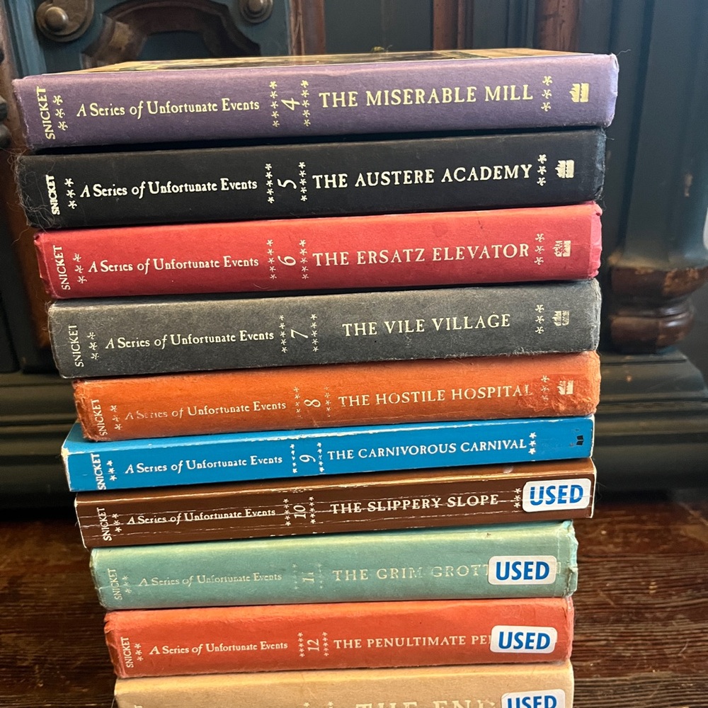A Series of Unfortunate Events Book Set